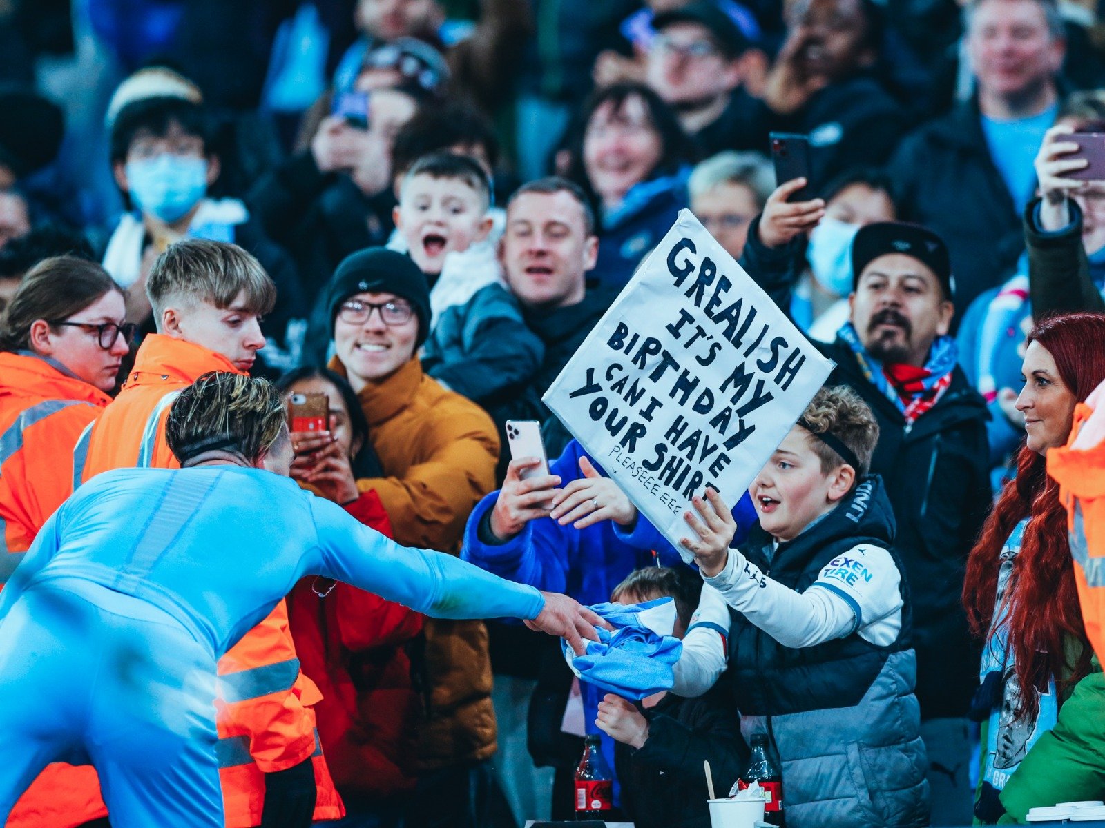 为球迷献上 为球迷献上